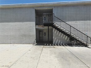 Building Photo - 2929 E Elm Ave