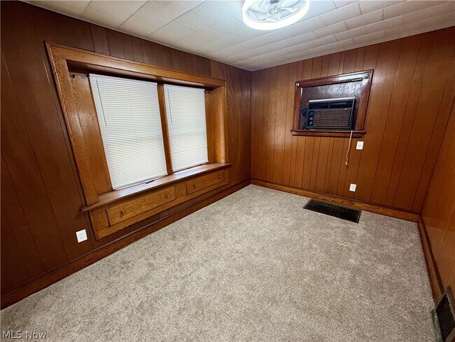 Building Photo - 835 Inman St