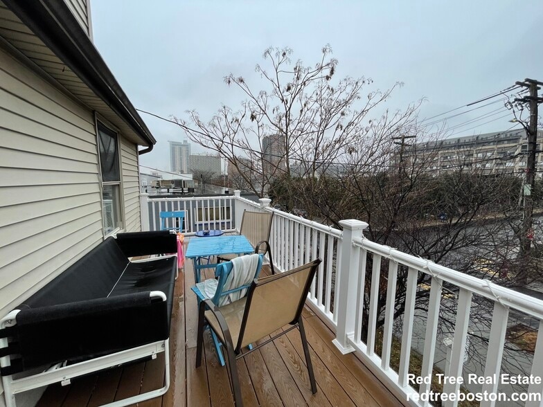 Primary Photo - 74 Ashford St