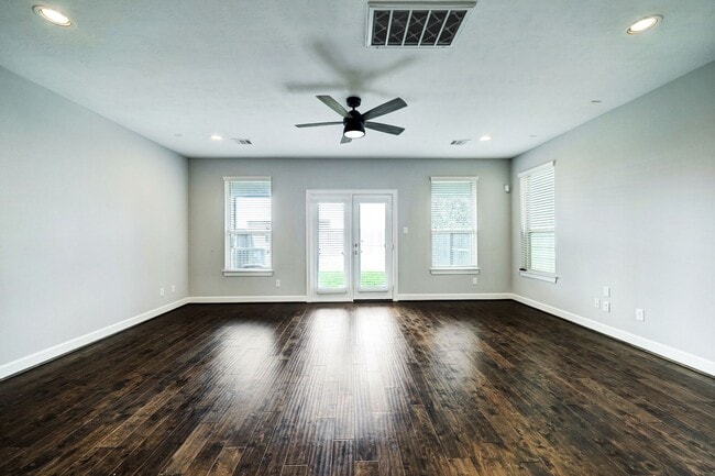 Building Photo - 1811a Wichita St