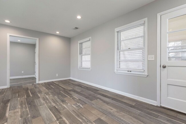 Building Photo - 8508 Westport Road (Briarwood/ East Louisv...