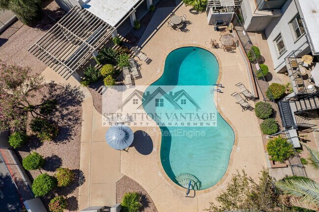 Building Photo - 4114 E Calle Redonda