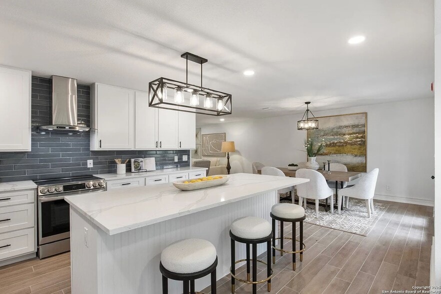 Building Photo - 123 E Brandon