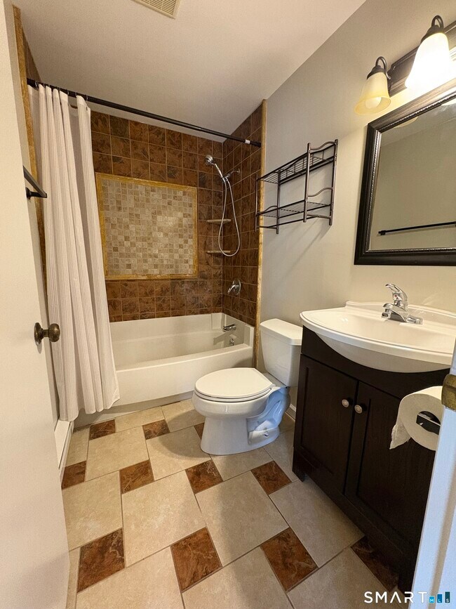 Building Photo - 273 Queen St