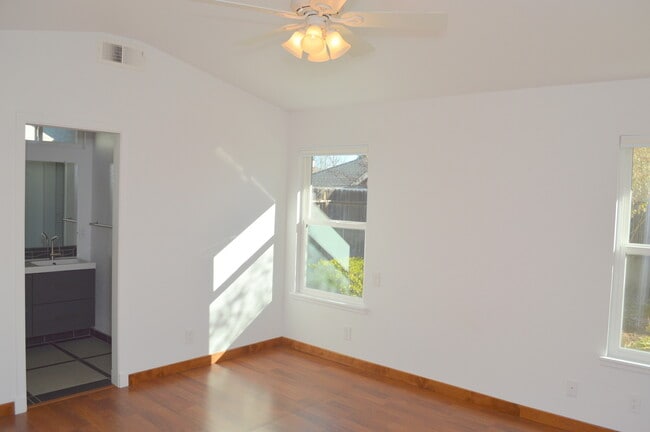 Building Photo - 62 Plumwood Ct