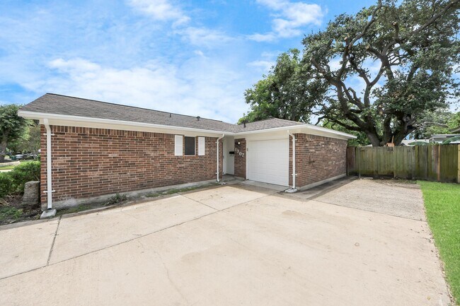 Building Photo - 1307 Glen Echo Dr