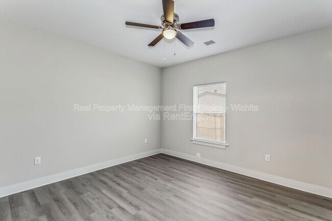 Building Photo - 3521 W 45th St S