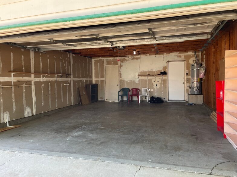 Building Photo - 3816 N Forestiere Ave