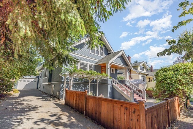 Building Photo - Sunset Hill Home