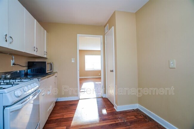 Building Photo - 1443 Nightingale Rd