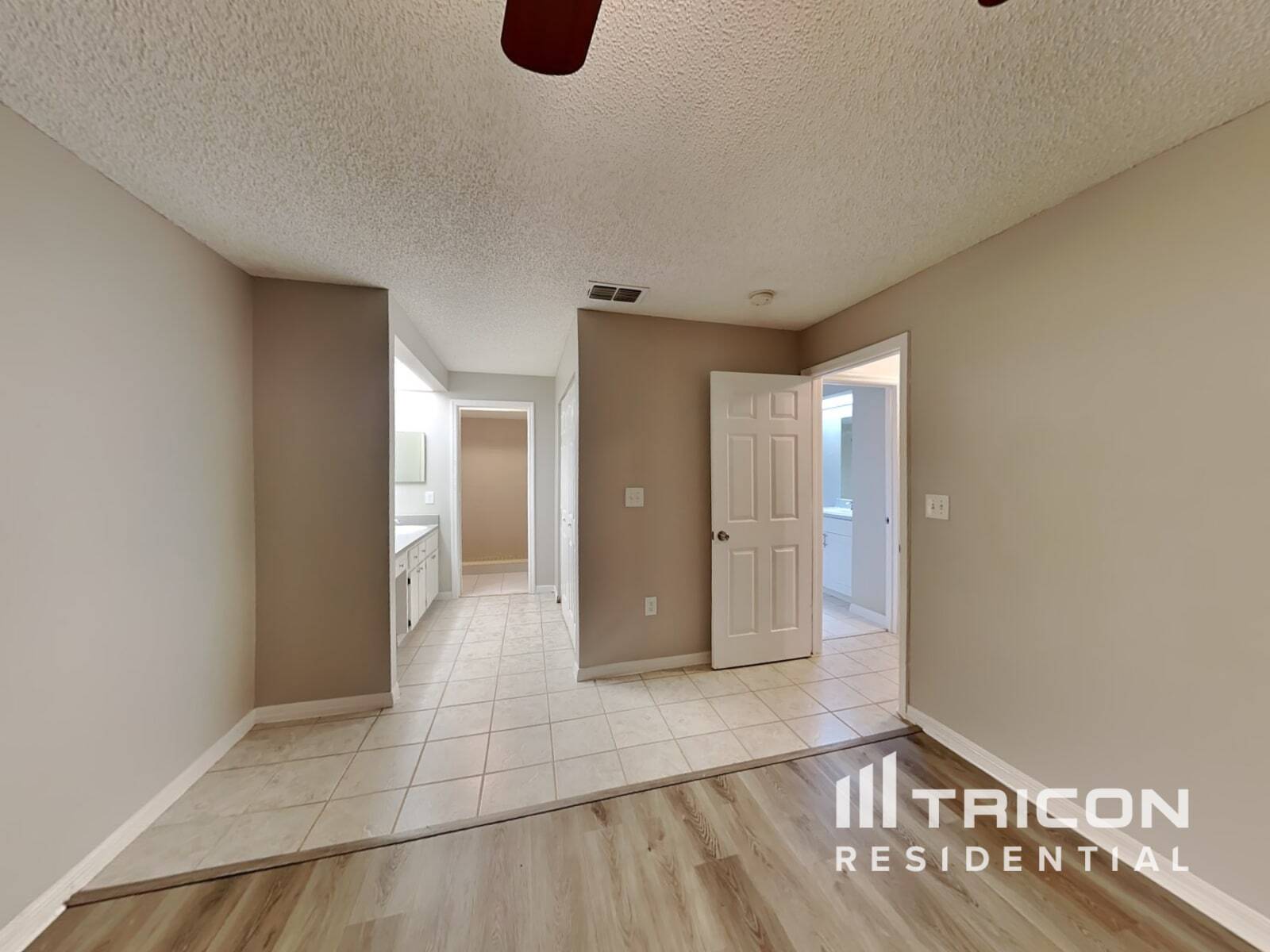Building Photo - 10827 Claymont Dr