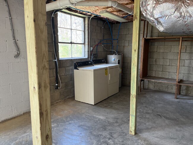 Building Photo - 246 McGavock Pk