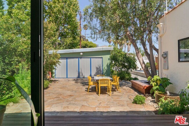 Building Photo - 630 N Alta Vista Blvd