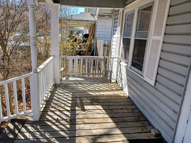 Building Photo - Cute 2 bedroom, 1 bathroom home on Southeast side