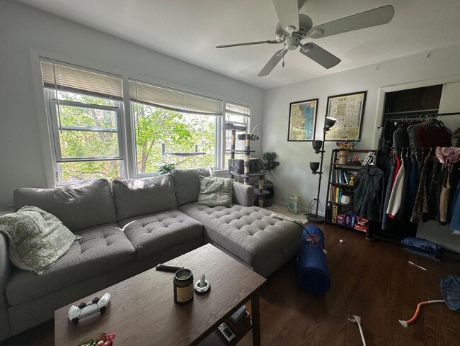 Building Photo - 4022 N Avers Ave
