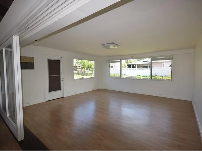 Building Photo - Three bedroom, Two Bath Single Family Home in the Kuliouou-Kalani Iki Neighborhood!