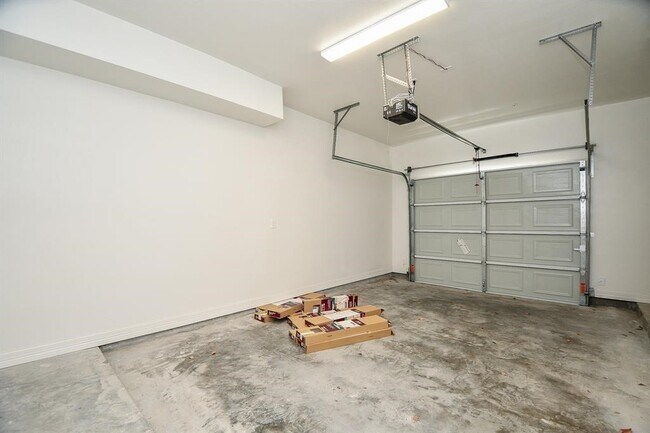 Building Photo - 5262 Ella Blvd