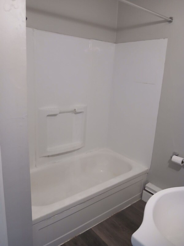 Building Photo - 7919 Lakeview Cir
