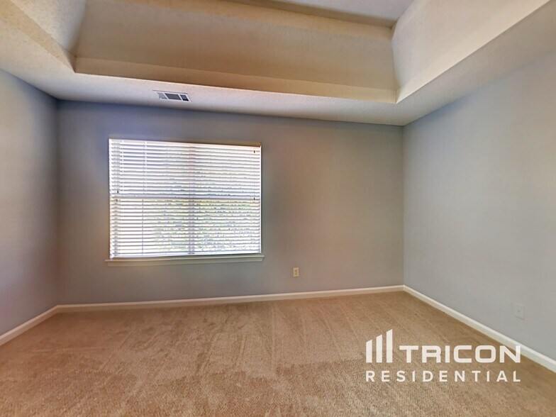 Building Photo - 1100 Village Oaks