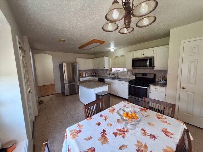 Building Photo - 20323 Concord Hill Dr