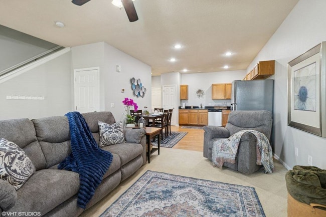 Comfy Living room - 284 SE Booth Ave