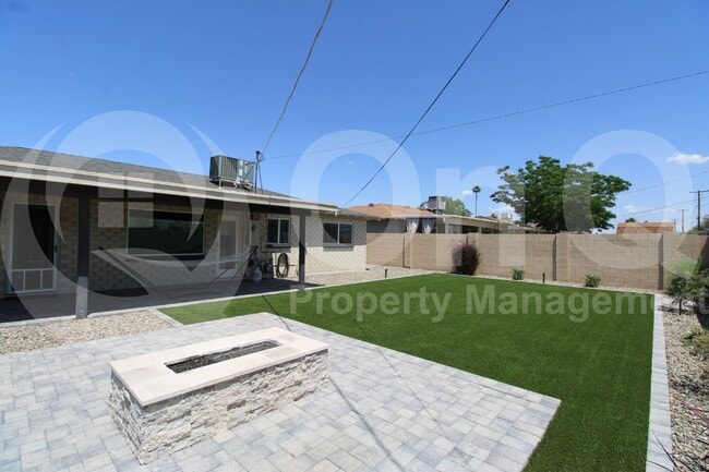 Building Photo - 8033 E Weldon Ave