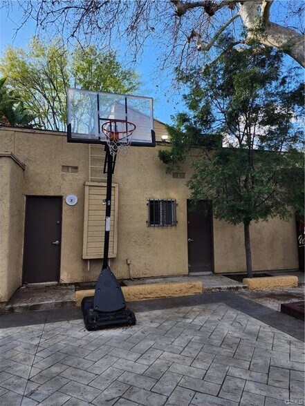 Building Photo - 18350 Hatteras St