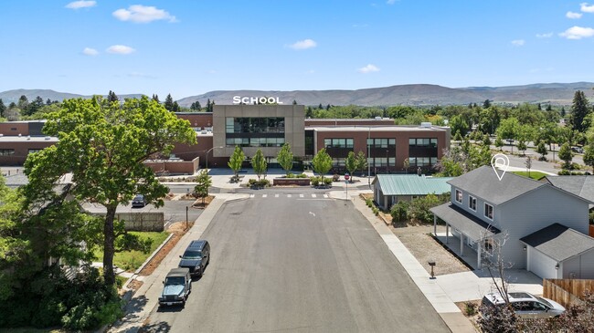 Building Photo - Newer Home Downtown Ellensburg