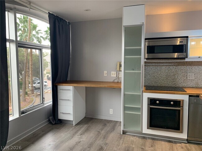 Building Photo - 3111 Bel Air Dr