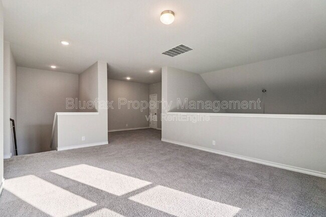 Building Photo - 10208 High Noon Dr