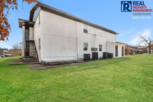 Building Photo - 1812 Sanford Dr