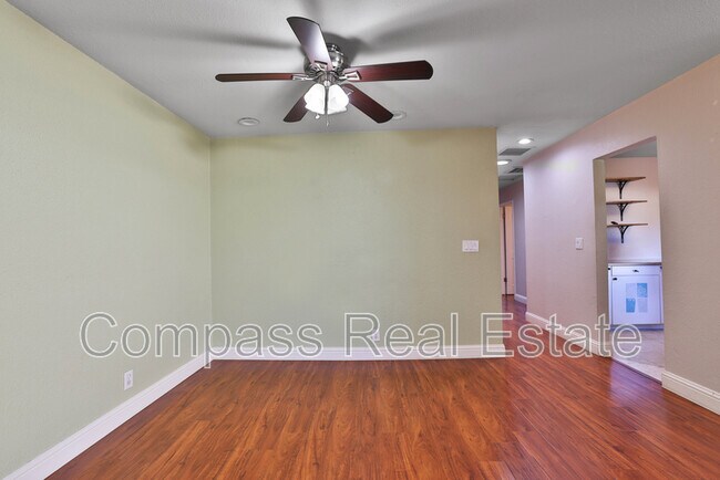 Building Photo - 31101 Fredi St
