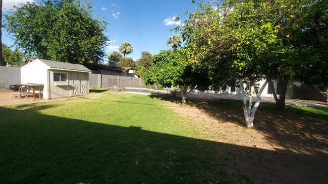 Building Photo - 4128 N 46th Pl