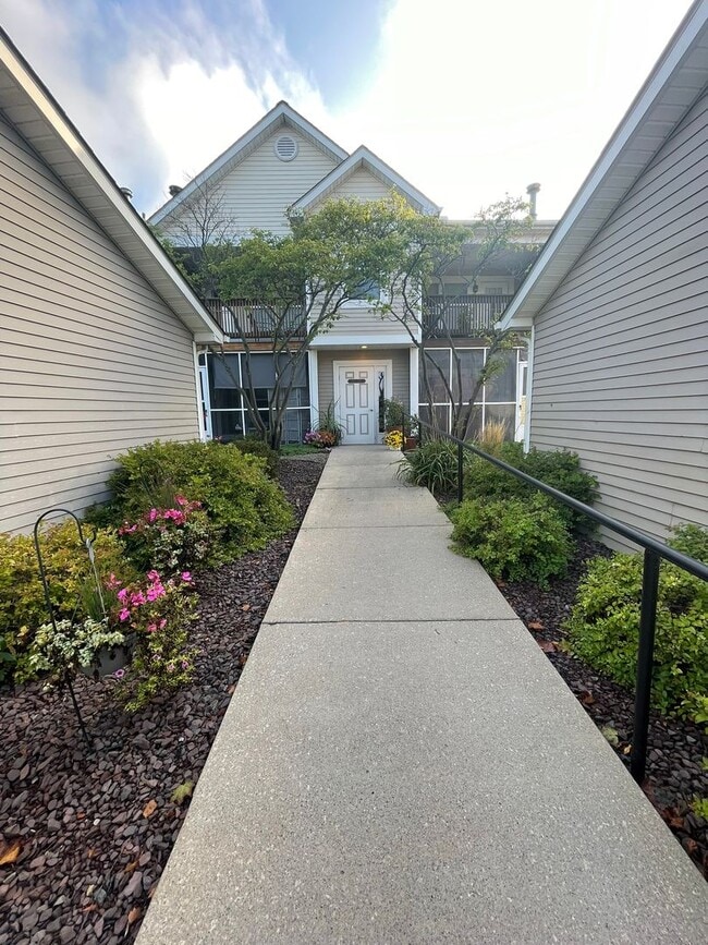 Building Photo - 2 Bed + Office Condo | Pool, Garage & Flexible Move-In