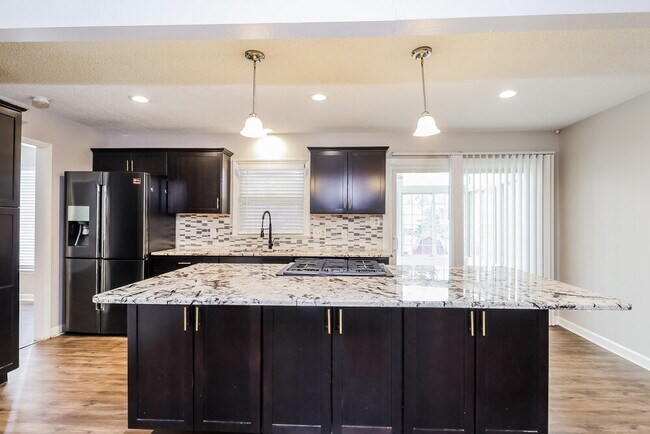 Building Photo - 6335 Teaneck Pl