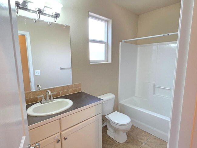 Building Photo - 2350 NW Hazelwood Ave