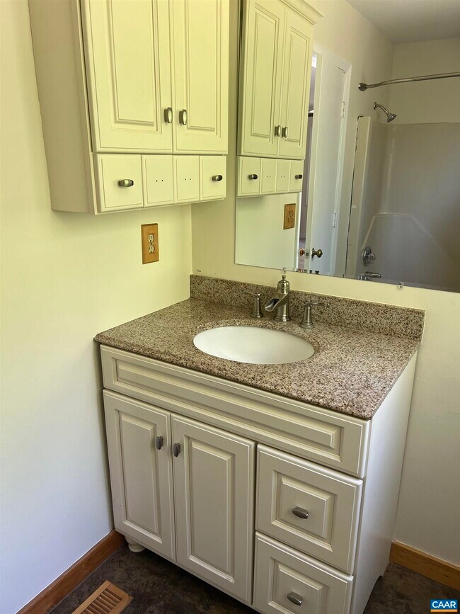 Building Photo - 14150 James River Rd