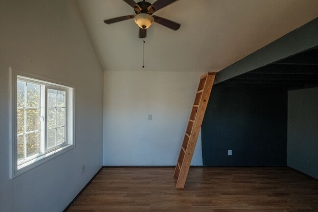 Building Photo - 5448 Siletz Ln