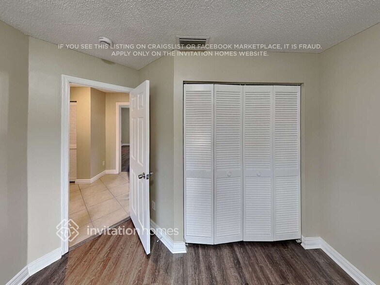 Building Photo - 5521 SW 58th Ct