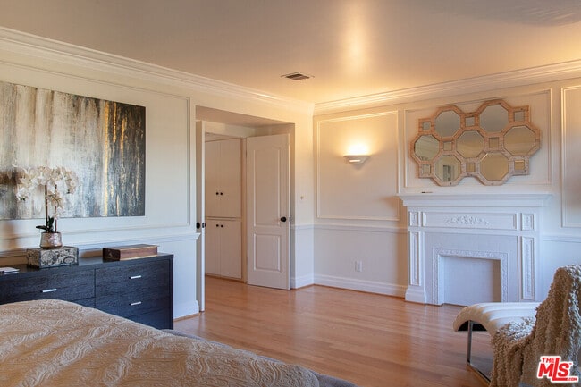 Building Photo - 4804 La Villa Marina