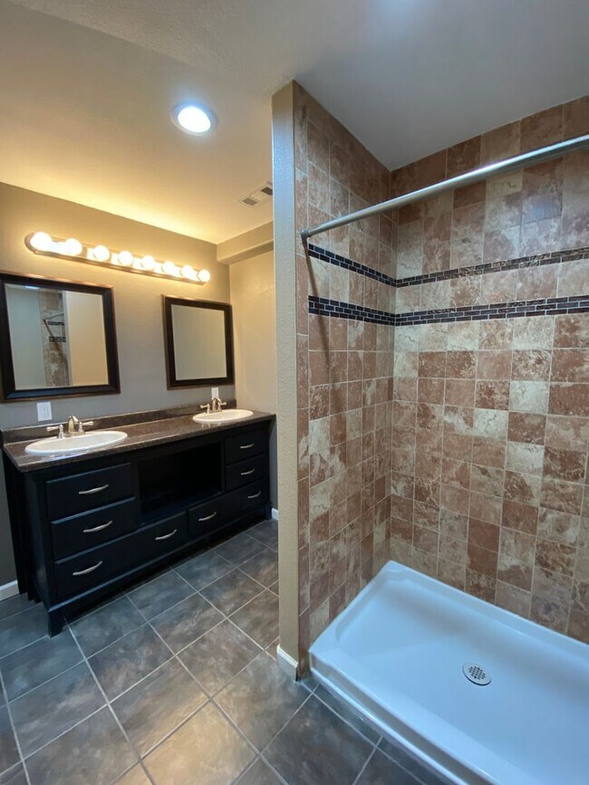 Building Photo - *COMING SOON* Beautifully Upgraded Rancher...