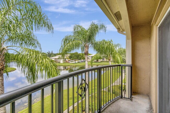 Building Photo - 600 Crestwood Ct N