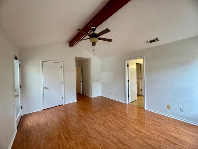 Building Photo - Adorable Home Available Now in Davis!