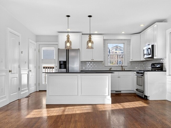 Building Photo - 155 H St