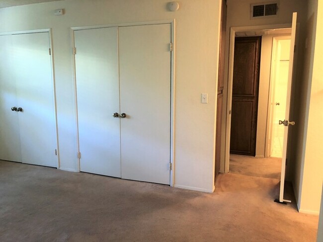 Building Photo - 5005 Collwood Way