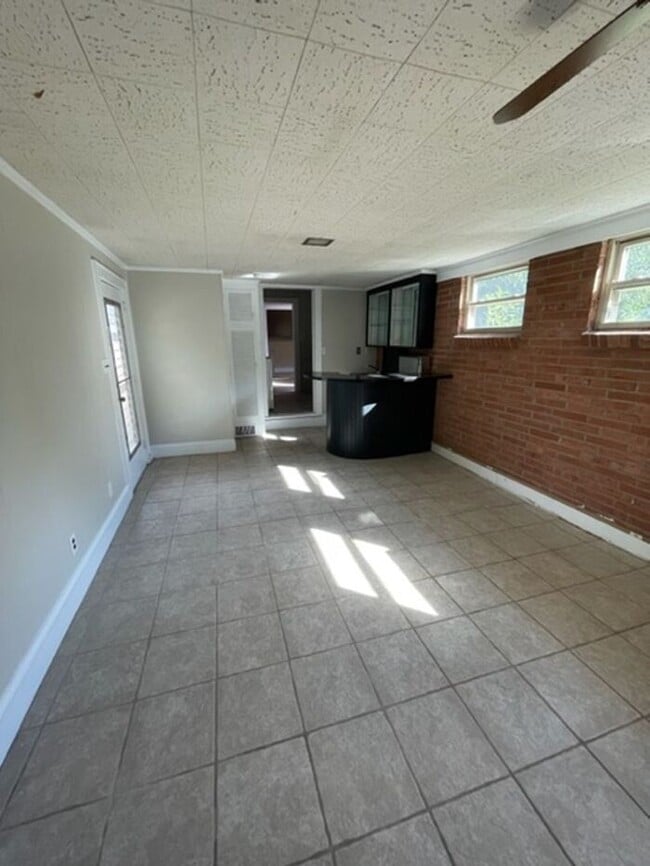 Building Photo - Spacious Corner-Lot Home Near Hwy 127 & Downtown Hickory