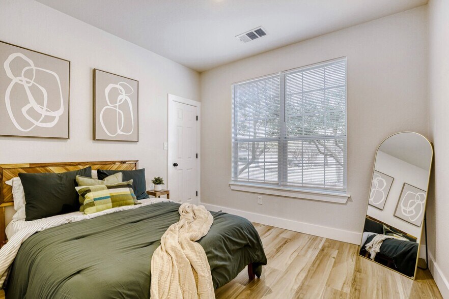 Building Photo - 4216 Flat Stone Ct