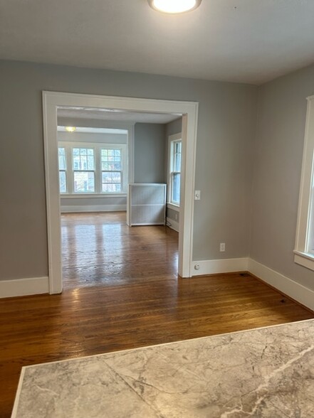 Building Photo - 37 Vick Park B