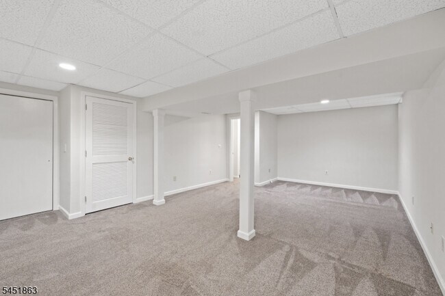 Building Photo - 42 Shire Ct