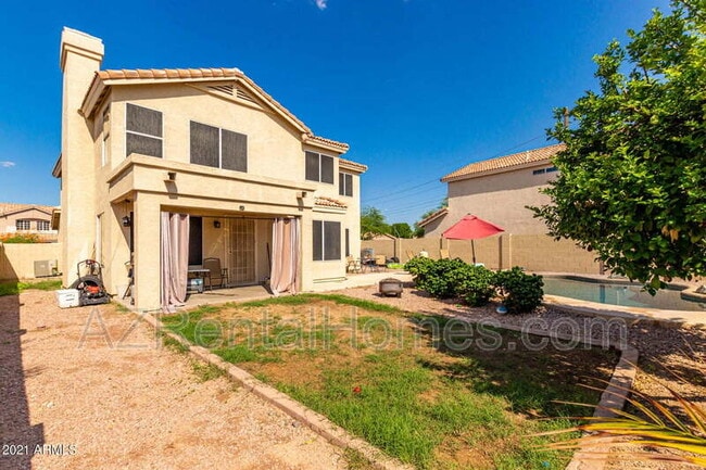 Building Photo - 3618 N Santiago Cir